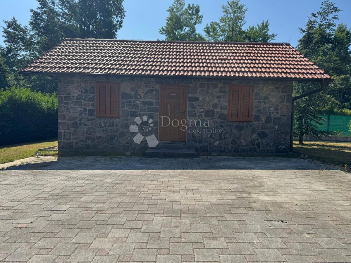 Hiša Raduč, Lovinac, 350m2