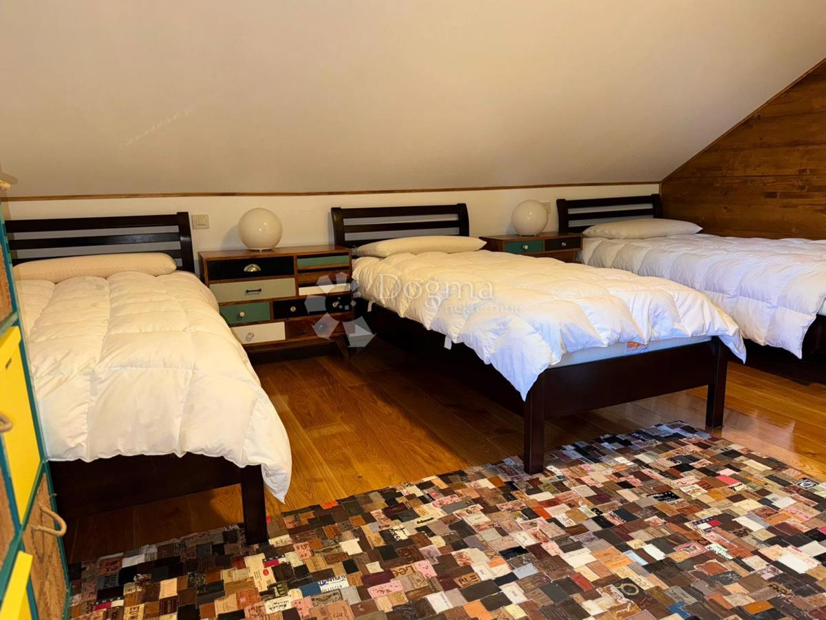 Hiša Raduč, Lovinac, 350m2