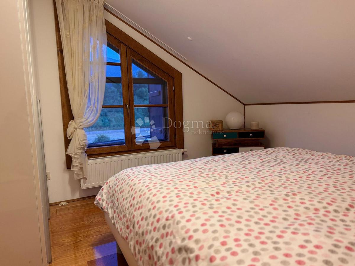 Hiša Raduč, Lovinac, 350m2