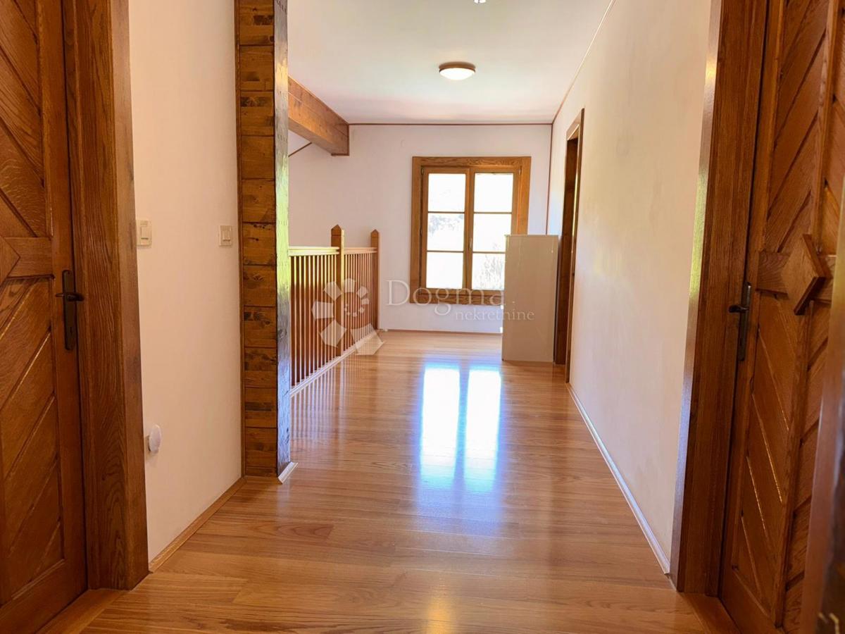 Hiša Raduč, Lovinac, 350m2