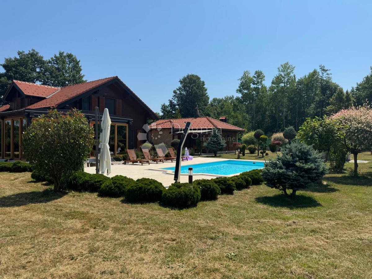 Hiša Raduč, Lovinac, 350m2