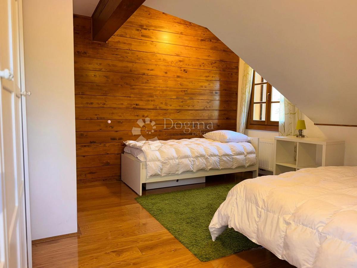 Hiša Raduč, Lovinac, 350m2