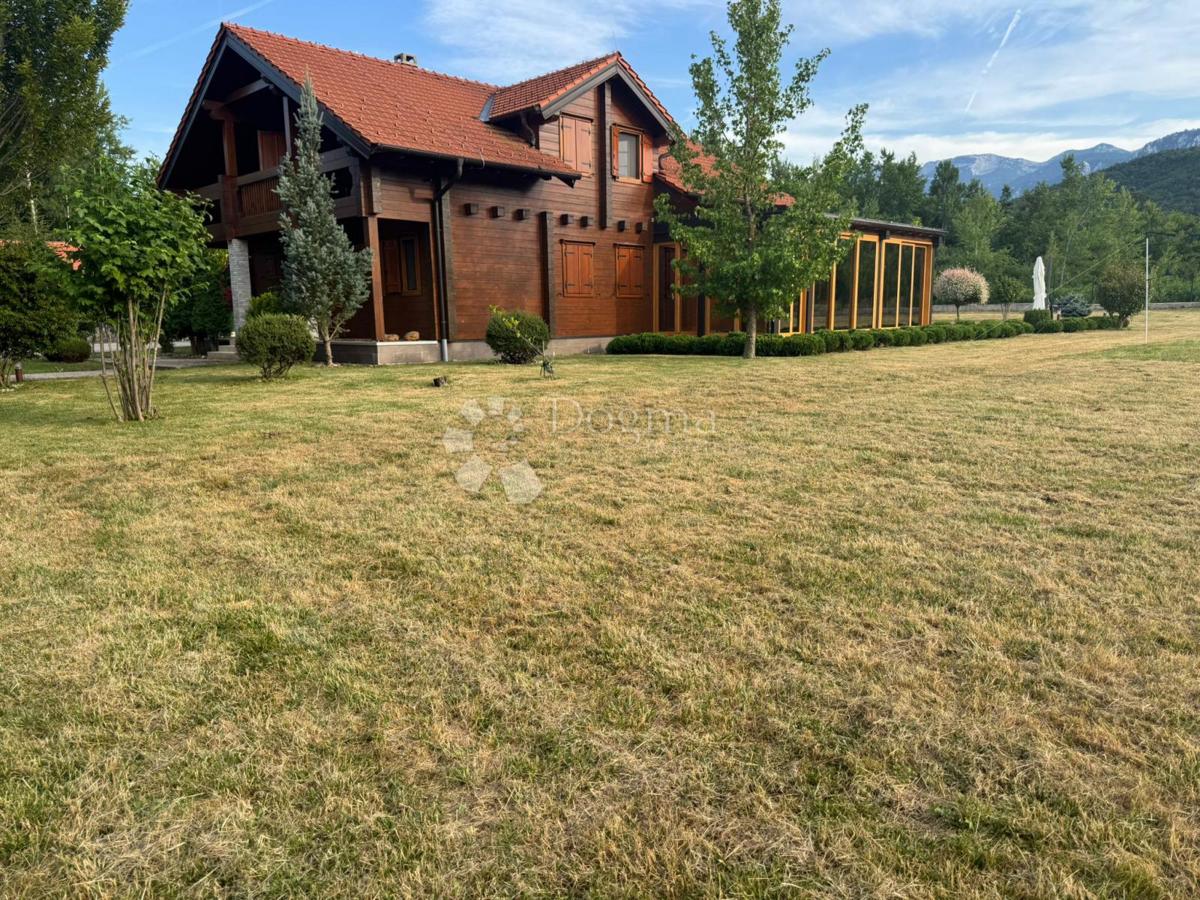 Hiša Raduč, Lovinac, 350m2