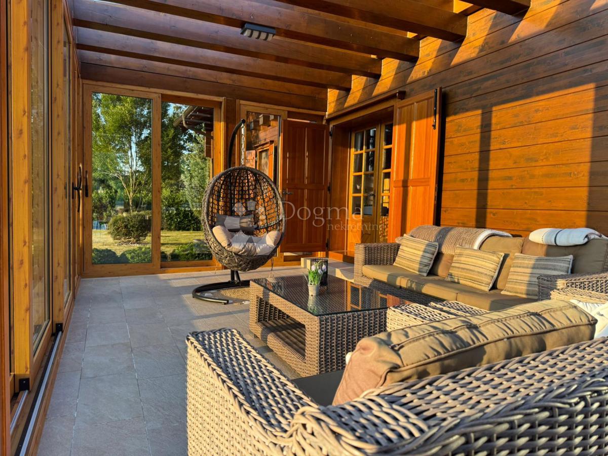 Hiša Raduč, Lovinac, 350m2