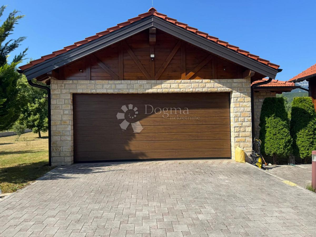 Hiša Raduč, Lovinac, 350m2