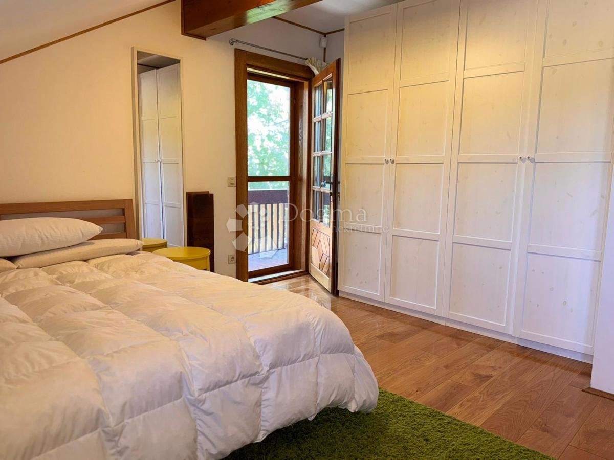 Hiša Raduč, Lovinac, 350m2