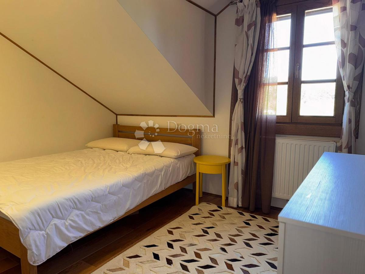 Hiša Raduč, Lovinac, 350m2