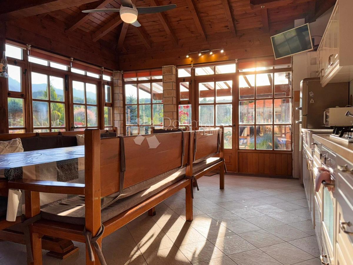 Hiša Raduč, Lovinac, 350m2