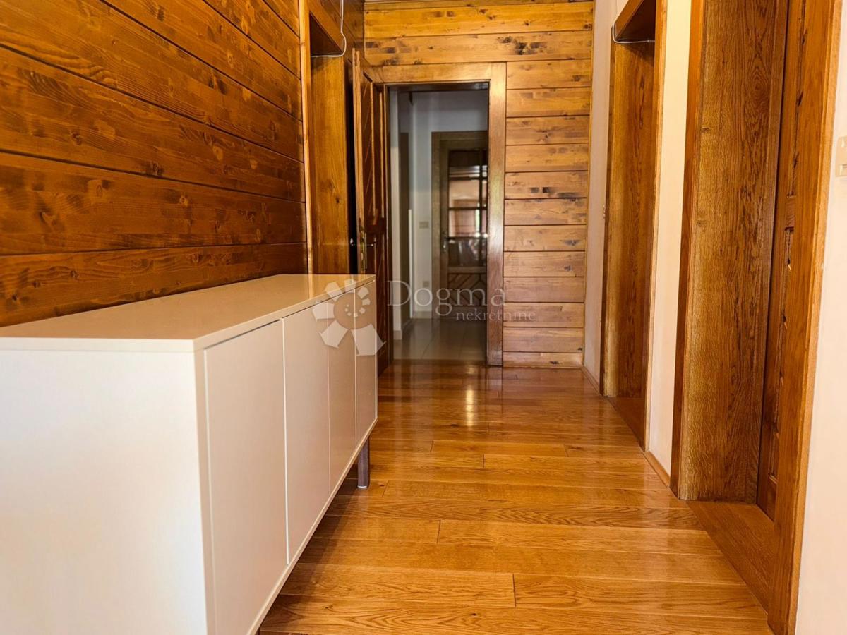 Hiša Raduč, Lovinac, 350m2