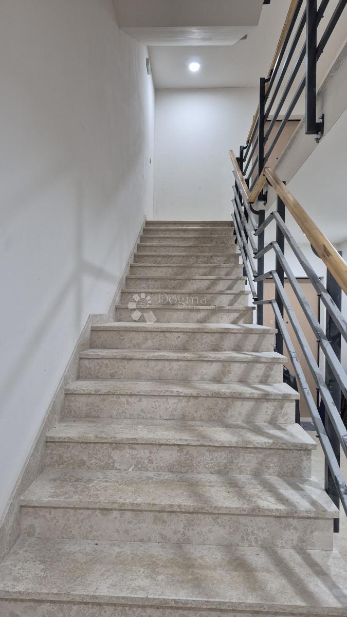 Dvosobno stanovanje v novogradnji 1 km od morja, površina 54,47 m2