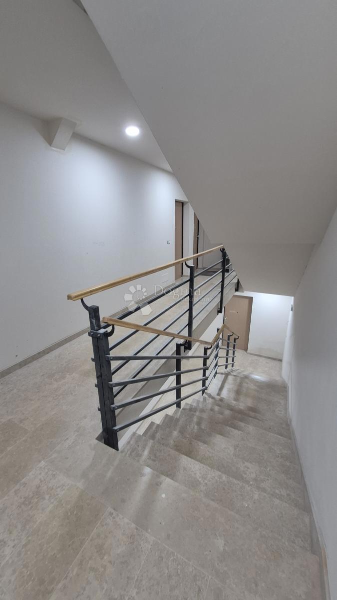 Dvosobno stanovanje v novogradnji 1 km od morja, površina 54,47 m2