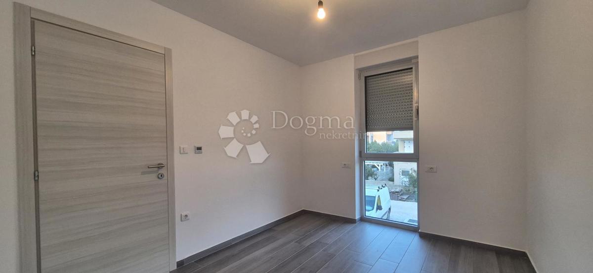 Dvosobno stanovanje v novogradnji 1 km od morja, površina 54,47 m2