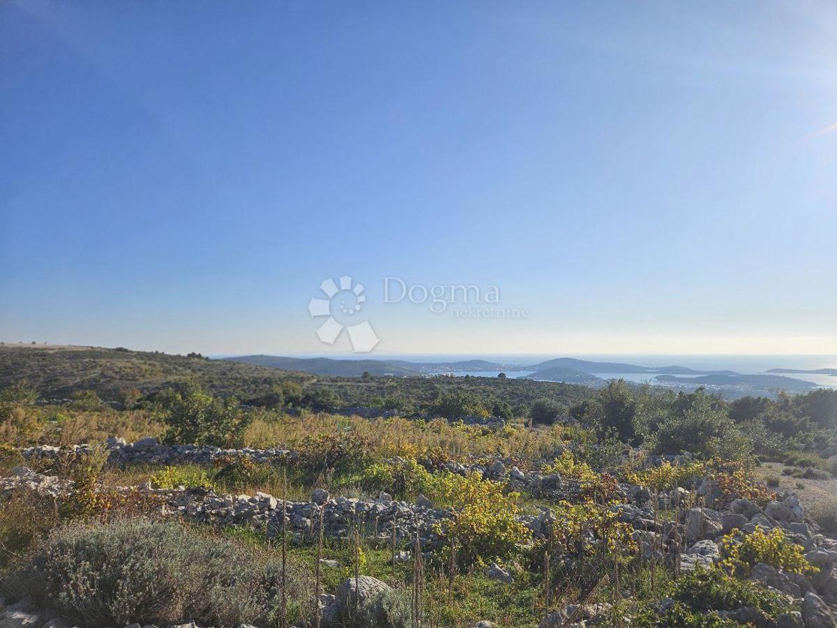 Kmetijsko zemljišče Jarebinjak, Rogoznica, 3.825m2