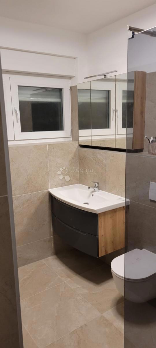 MODERNA DVOJNA HIŠA Z POGLEDOM NA MORJE, OTOK VIR