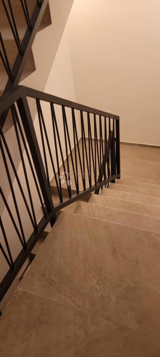 MODERNA DVOJNA HIŠA Z POGLEDOM NA MORJE, OTOK VIR