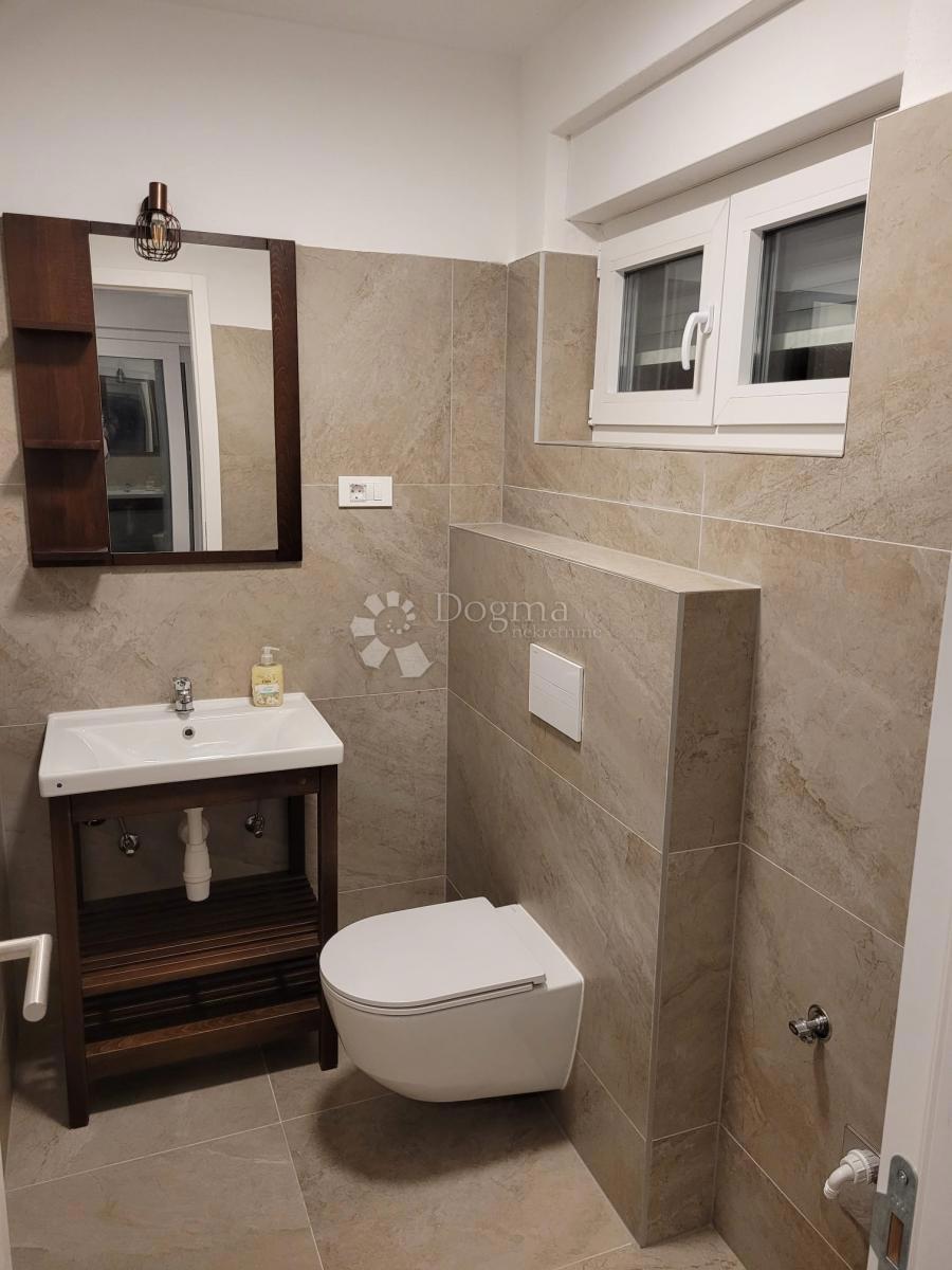 MODERNA DVOJNA HIŠA Z POGLEDOM NA MORJE, OTOK VIR