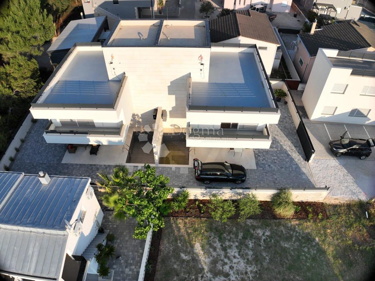 MODERNA DVOJNA HIŠA Z POGLEDOM NA MORJE, OTOK VIR