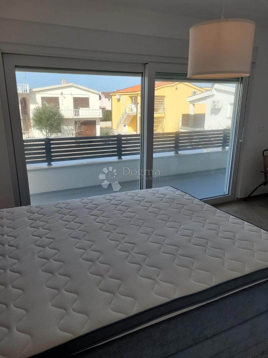 MODERNA DVOJNA HIŠA Z POGLEDOM NA MORJE, OTOK VIR