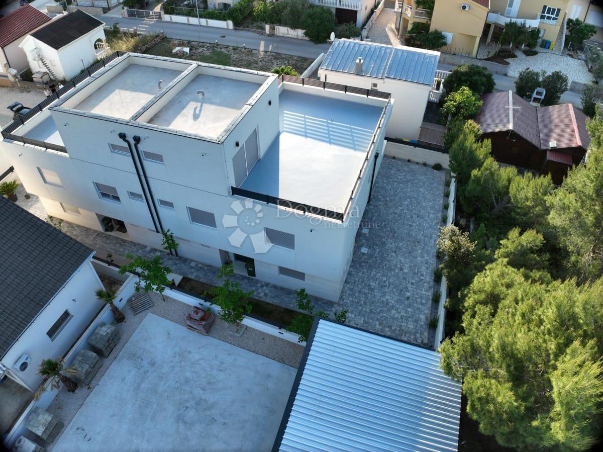 MODERNA DVOJNA HIŠA Z POGLEDOM NA MORJE, OTOK VIR