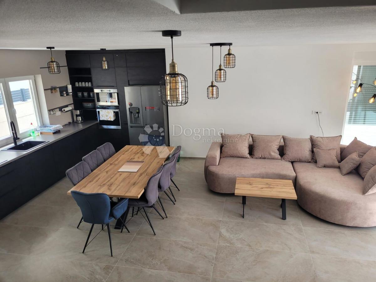 MODERNA DVOJNA HIŠA Z POGLEDOM NA MORJE, OTOK VIR