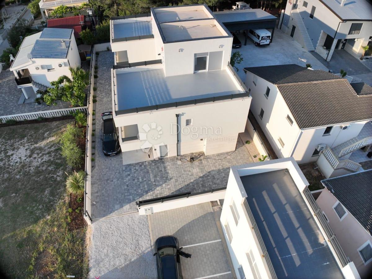 MODERNA DVOJNA HIŠA Z POGLEDOM NA MORJE, OTOK VIR