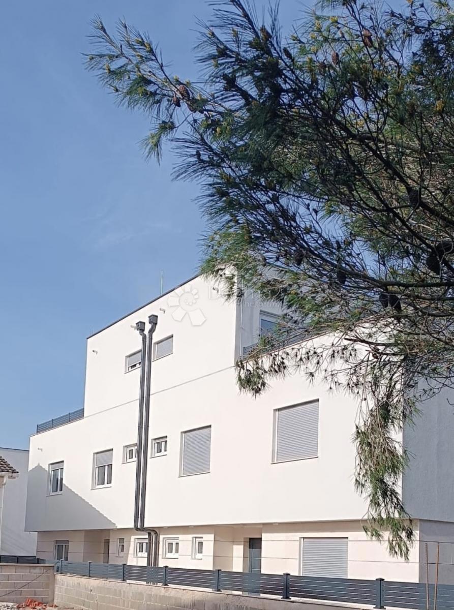 MODERNA DVOJNA HIŠA Z POGLEDOM NA MORJE, OTOK VIR