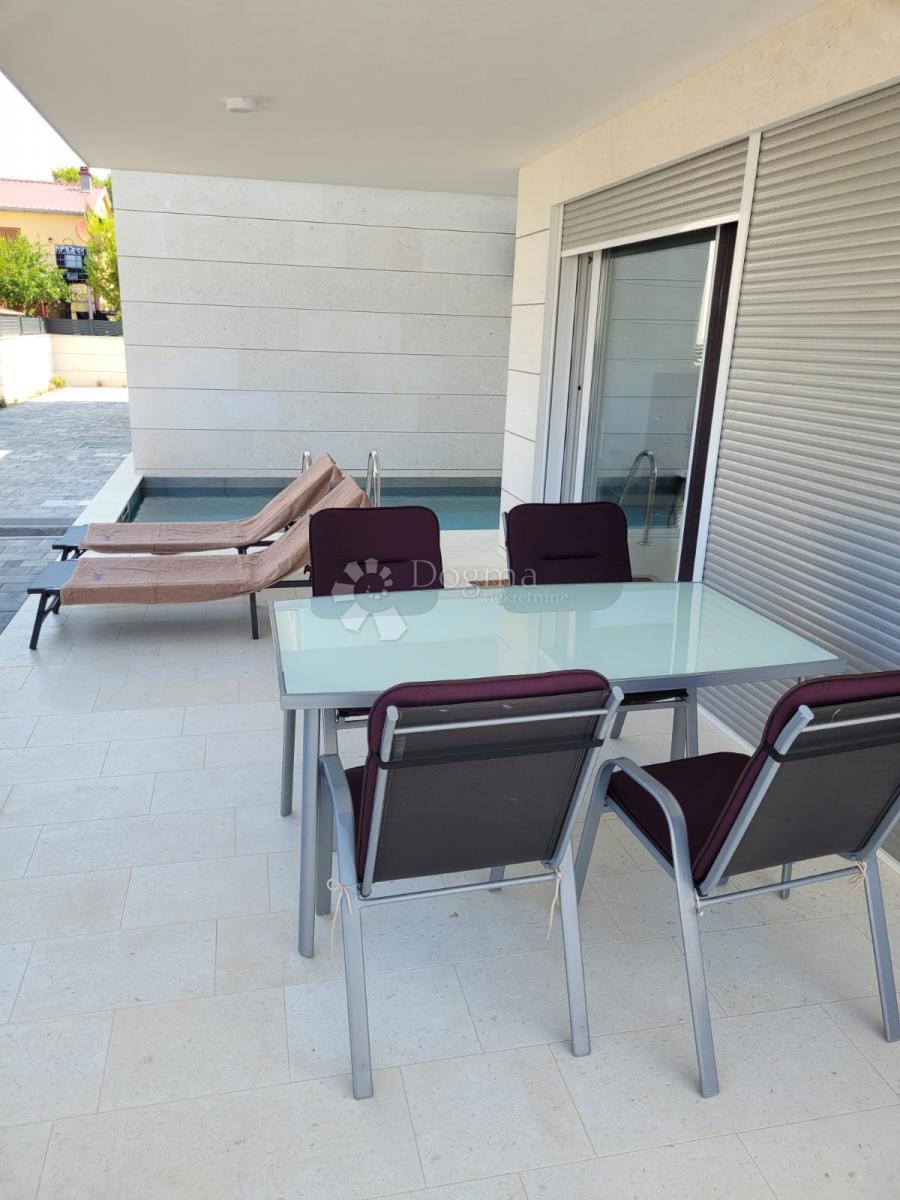 MODERNA DVOJNA HIŠA Z POGLEDOM NA MORJE, OTOK VIR