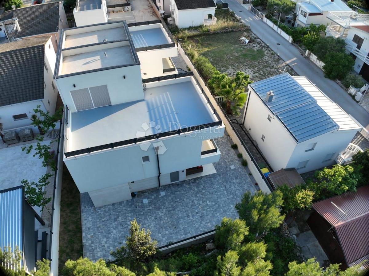 MODERNA DVOJNA HIŠA Z POGLEDOM NA MORJE, OTOK VIR