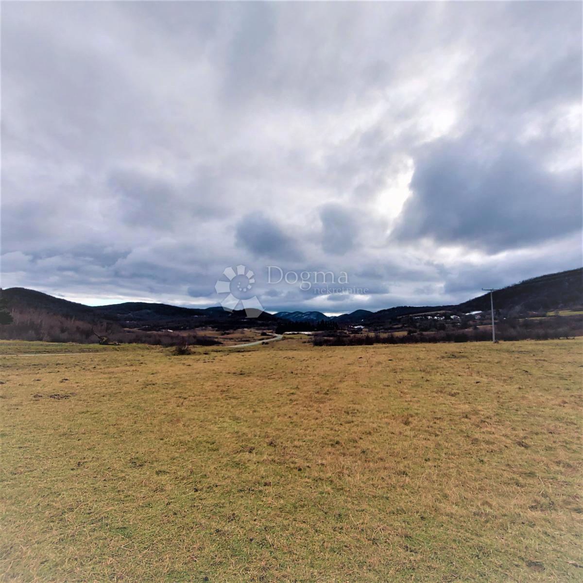 Kmetijsko zemljišče Kruge, Donji Lapac, 5.330m2