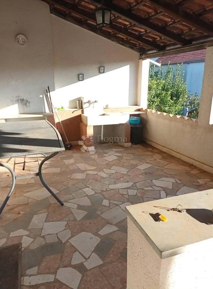 Hiša Kaprije, Šibenik - Okolica, 158m2