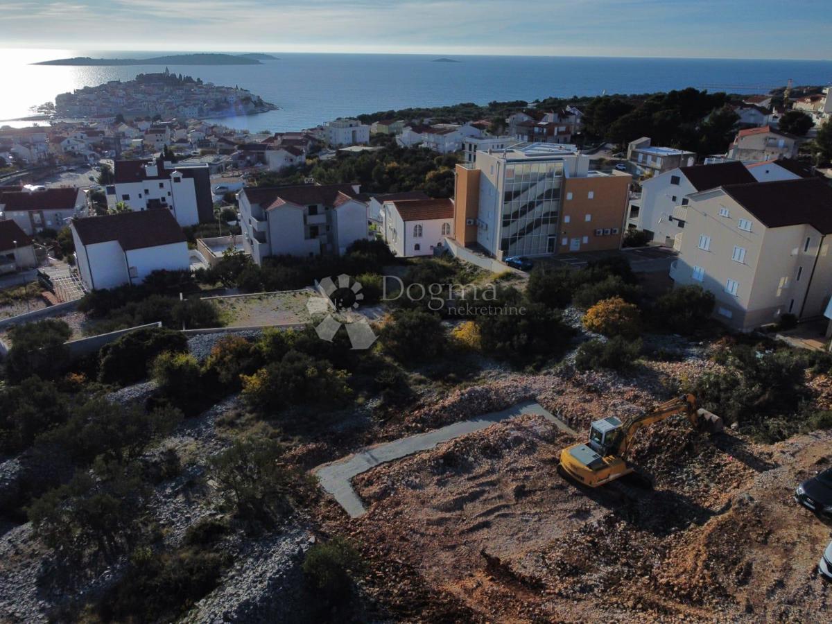 PRIMOŠTEN - VRHUNSKA LOKACIJA, STANOVANJE V PRITLIČJU