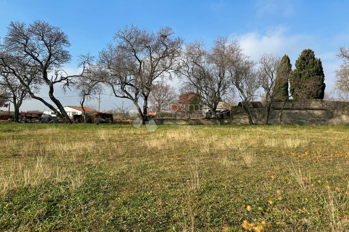 Zazidljivo zemljišče Vodnjan, 939m2