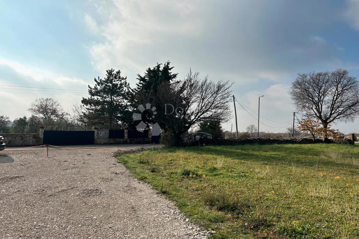 Zazidljivo zemljišče Vodnjan, 939m2