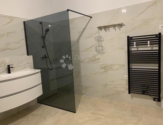 Hiša Biograd na Moru, 216m2