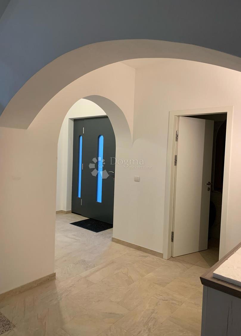 Hiša Biograd na Moru, 216m2