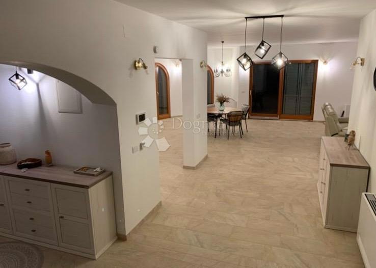 Hiša Biograd na Moru, 216m2