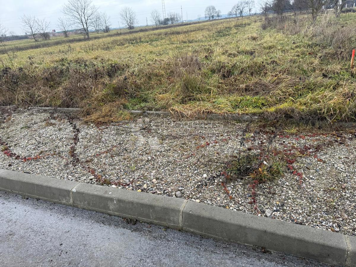 Zazidljivo zemljišče Centar, Varaždin, 1.049m2