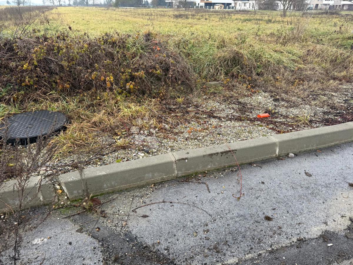 Zazidljivo zemljišče Centar, Varaždin, 1.049m2