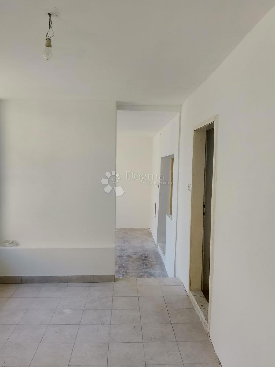 Hiša Opatovac, Lovas, 148m2