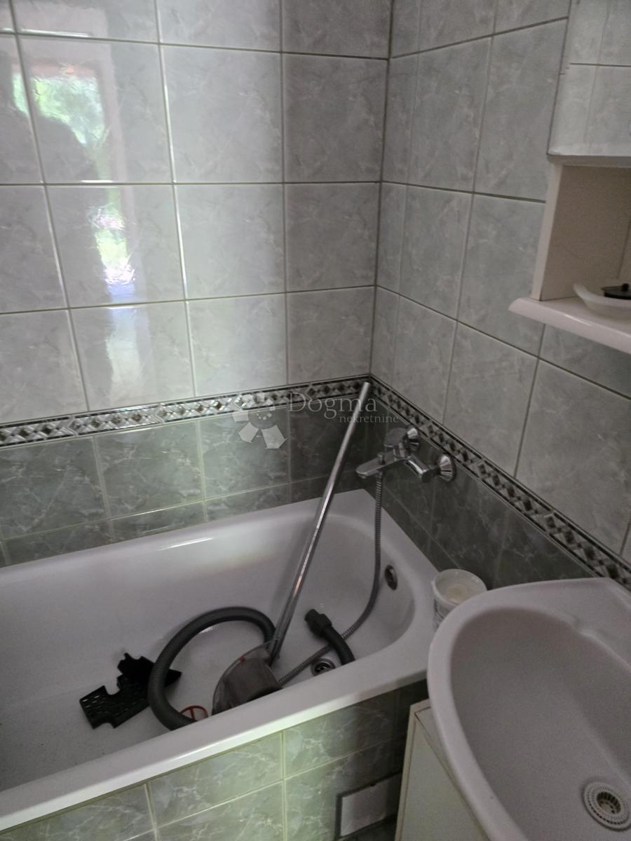 Hiša Opatovac, Lovas, 148m2