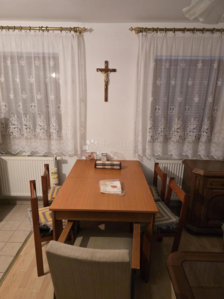 Hiša Opatovac, Lovas, 148m2