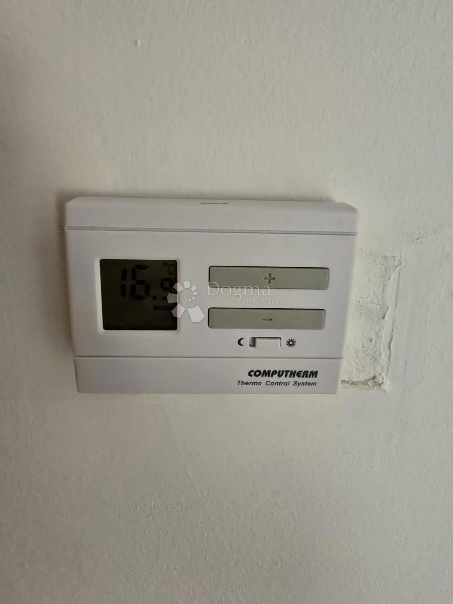 Hiša Opatovac, Lovas, 148m2