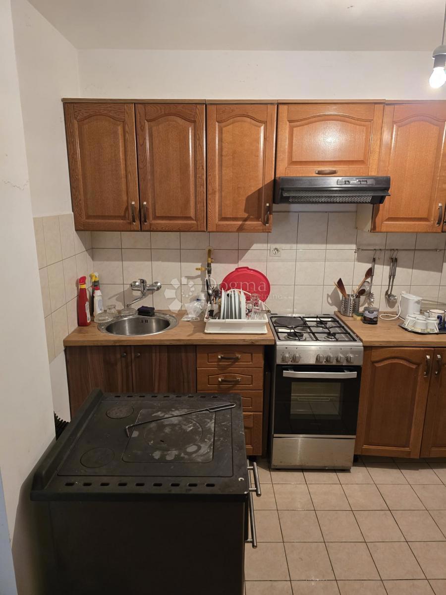 Hiša Opatovac, Lovas, 148m2