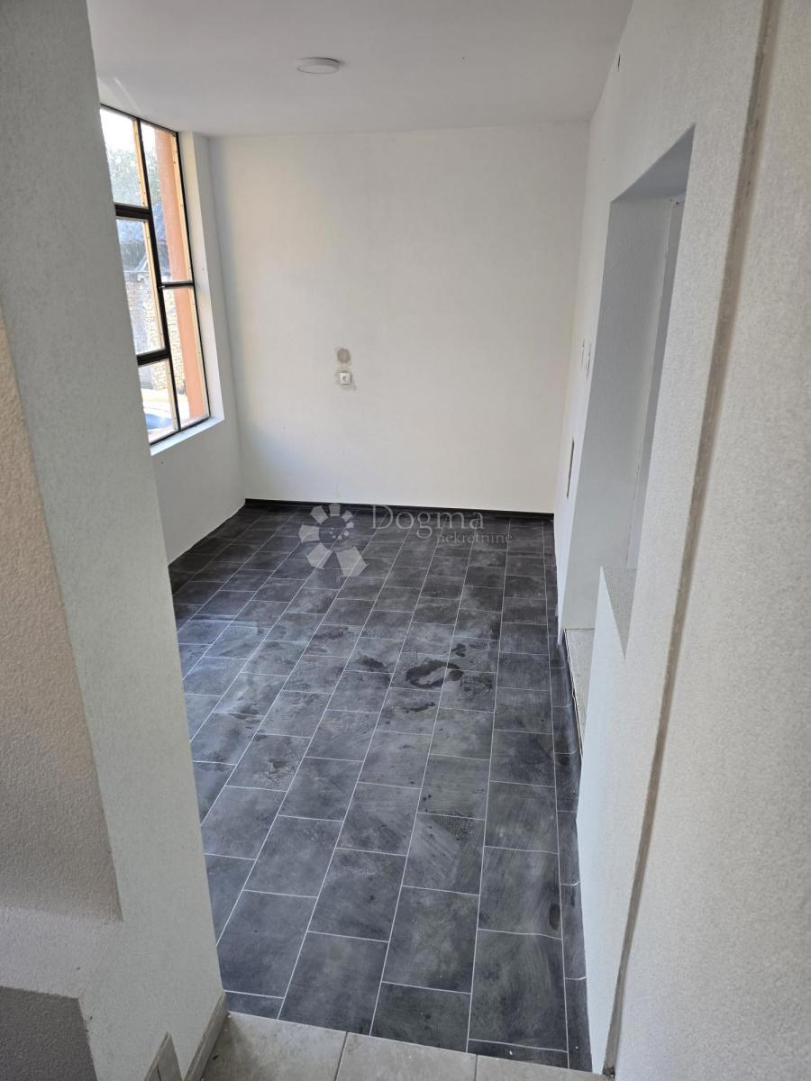 Hiša Opatovac, Lovas, 148m2