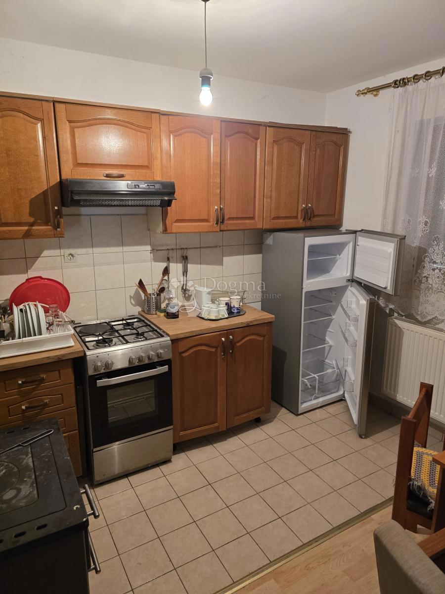 Hiša Opatovac, Lovas, 148m2