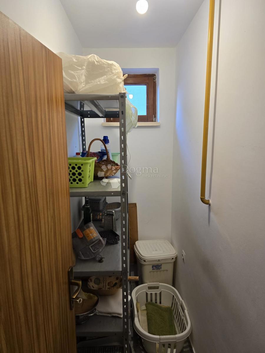 Hiša Opatovac, Lovas, 148m2