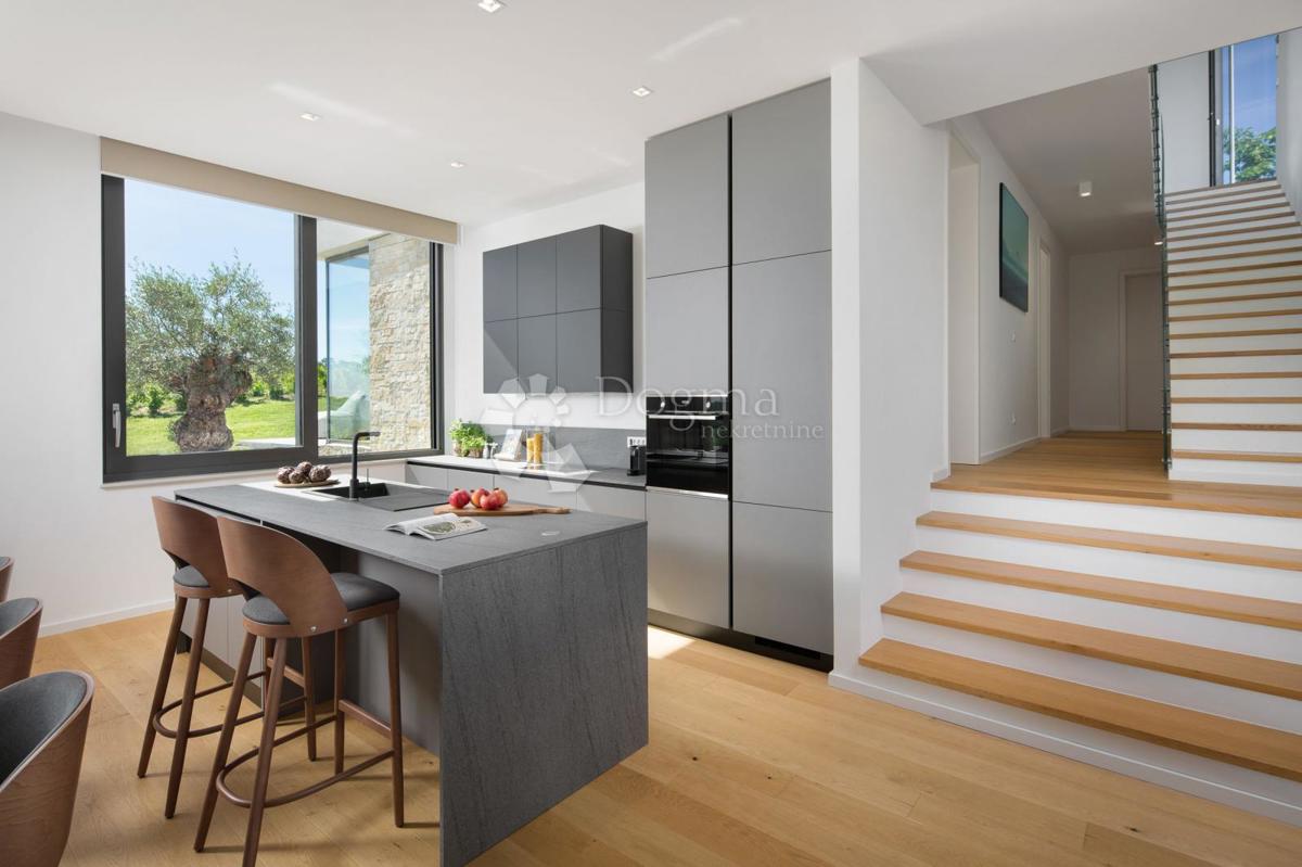 Hiša Novigrad, 255m2