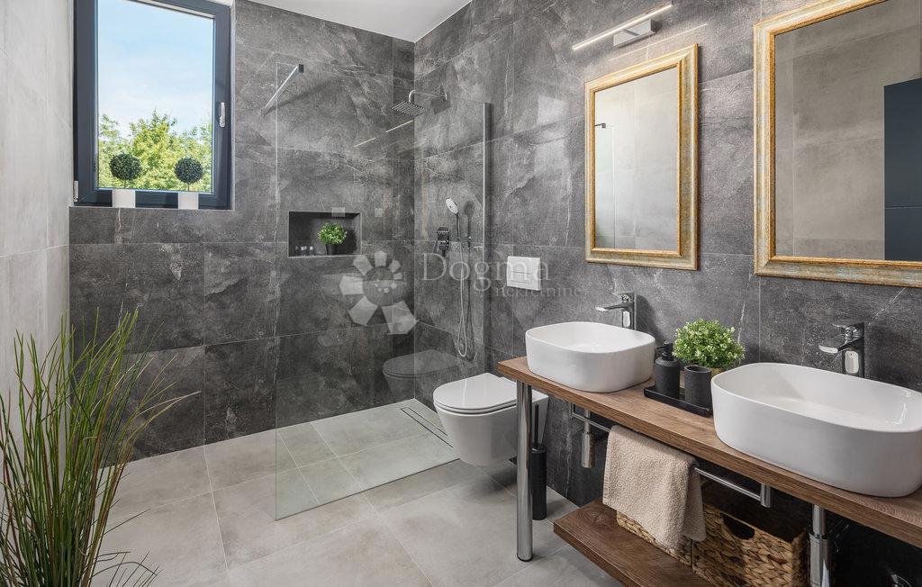 Hiša Svetvinčenat, 308m2