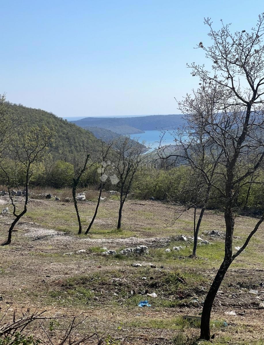 Zazidljivo zemljišče Kunj, Raša, 1.909m2