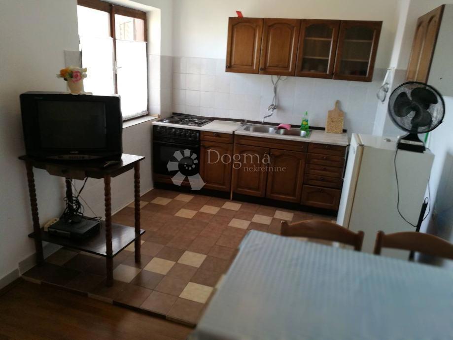 Hiša Tribunj, 185m2